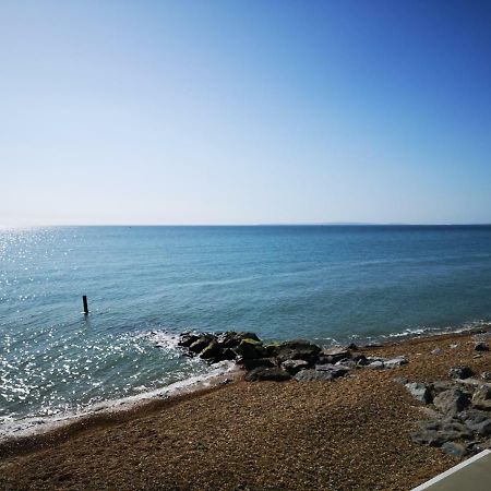 Pebble Bay Retreat Villa Milford on Sea Exterior photo