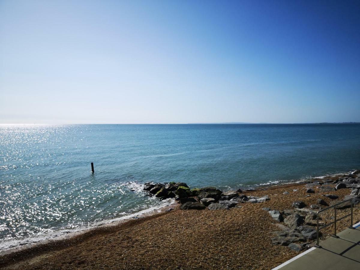 Pebble Bay Retreat Villa Milford on Sea Exterior photo